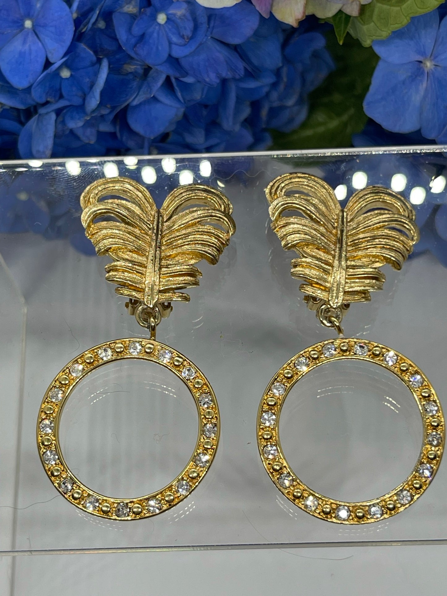 Vintage Liz Claibourne Gold Leaf Drop Clip Earrings